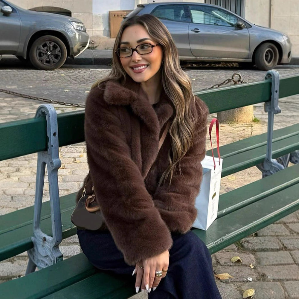 Damen gemütliche und stylische Kurzjacke aus Kunstfell R&B