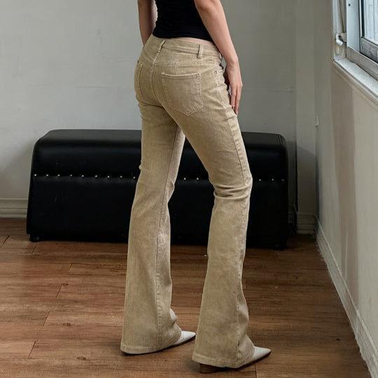 Damen Flared Jeans mit klassischem High-Waist-Schnitt und modischen Details R&B