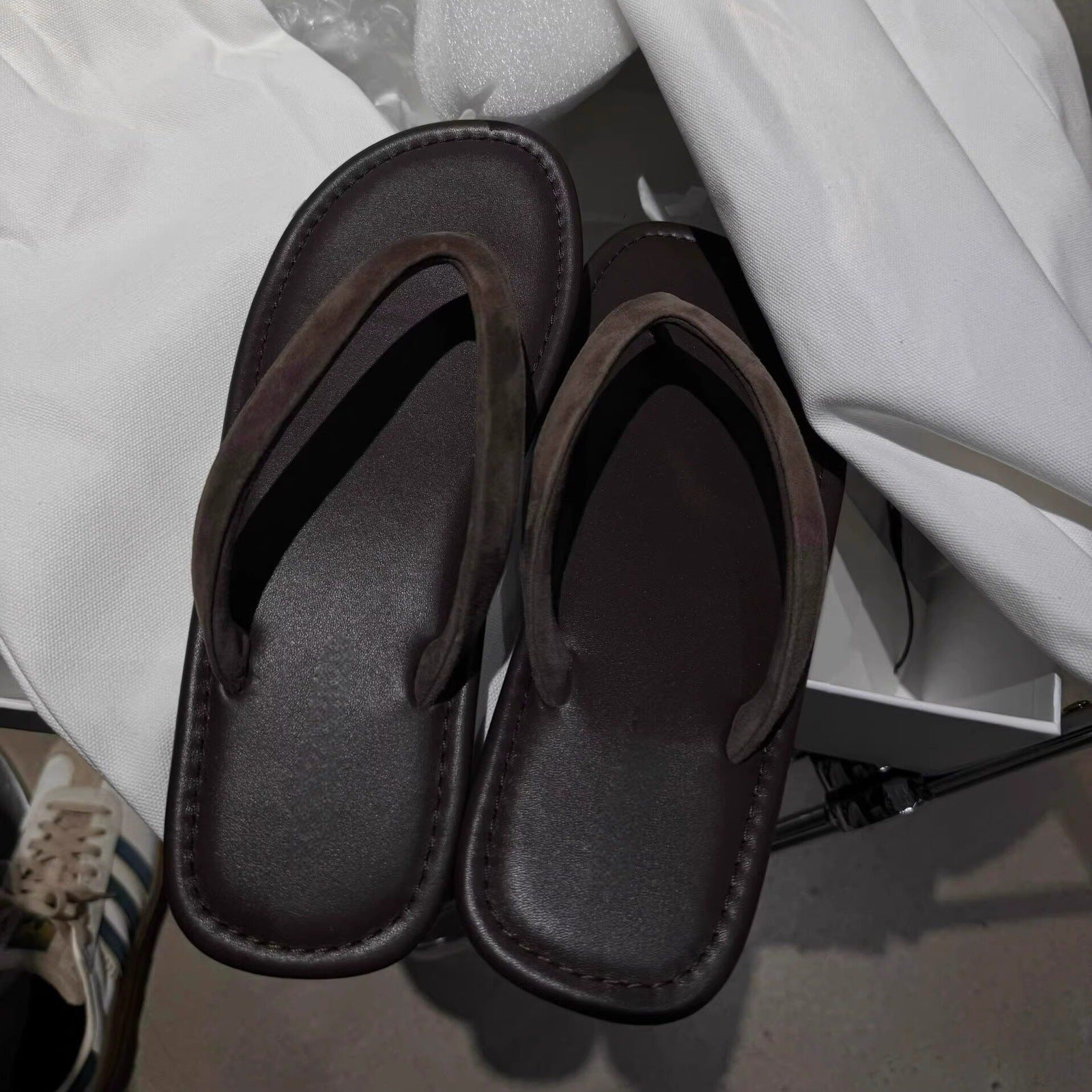 Damen Fußbett Flip-Flops mit rutschfester Sohle und anatomischer Passform R&B