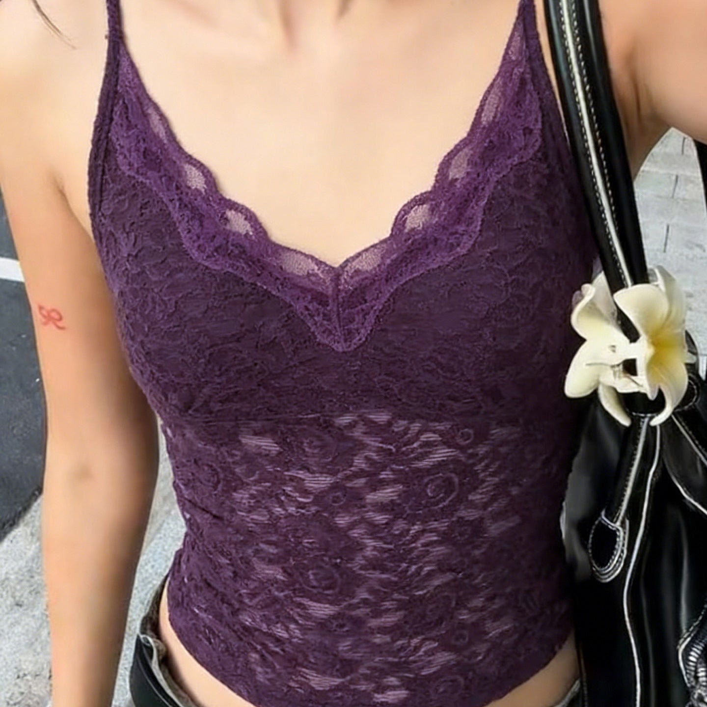 Damen Spitzen-Cami-Top mit verstellbaren Trägern und V-Ausschnitt R&B