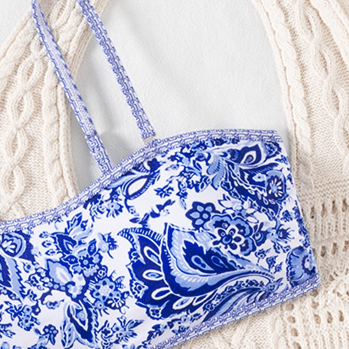 Damen Bandeau Bikini mit eleganter Blumenmusterung und verstellbaren Trägern R&B