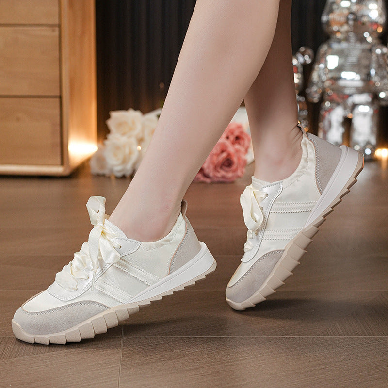 Damen modische Sneakers mit innovativen Satin-Details R&B