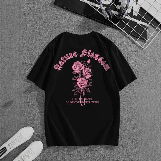 Damen T-Shirt mit floralem Motiv und kreativem Schriftzug R&B