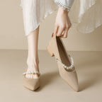 Damen elegante Pumps mit perlenverziertem Riemchen