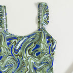 Damen Wickelkleid mit verspielten Rüschendetails und elegantem Muster R&B