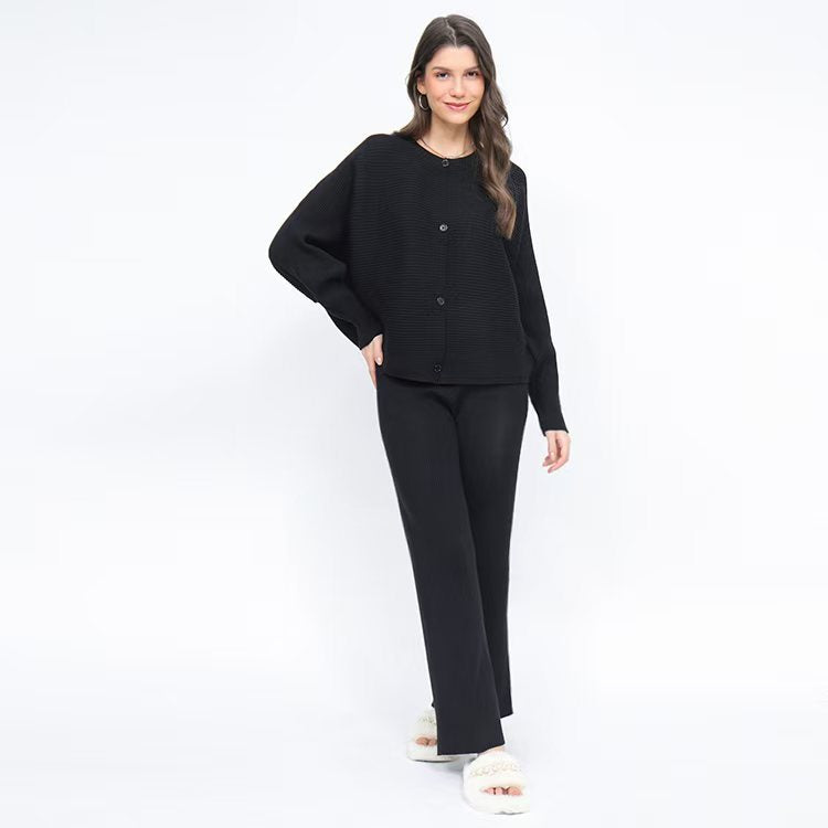 Damen hochwertiges Strick-Lounge-Set mit weiter Schnittführung und Knopfdetails R&B
