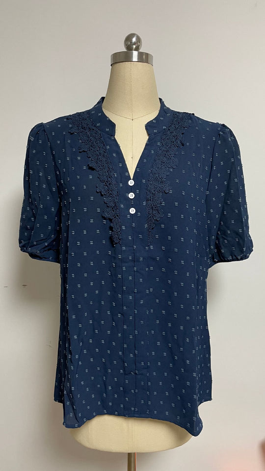 Damen nan semitransparente Dobby-Bluse mit Stehkragen, Häkelblende und Puffärmeln R&B