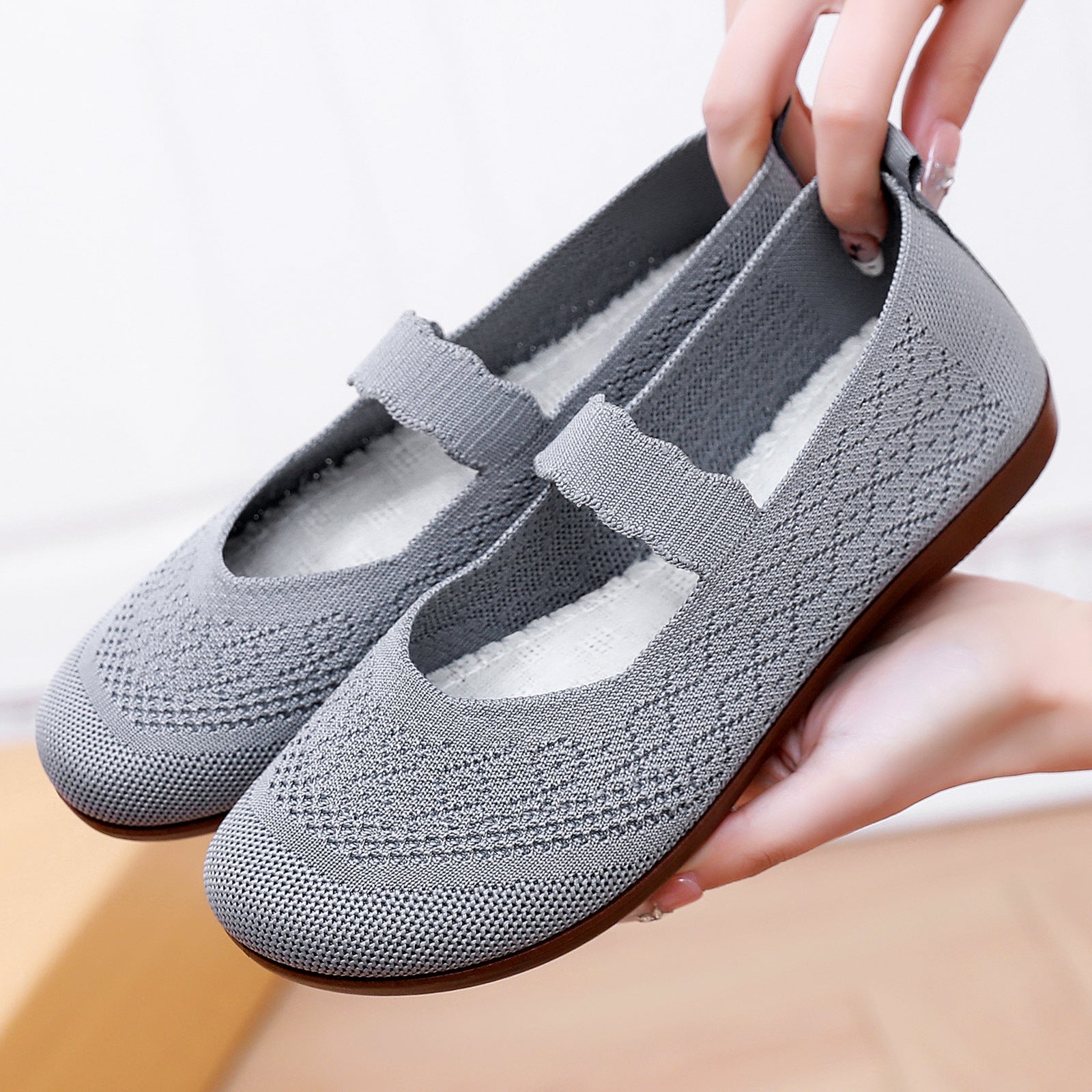 Damen Komfortable und elegante Slippers mit verstellbarem Riemen R&B