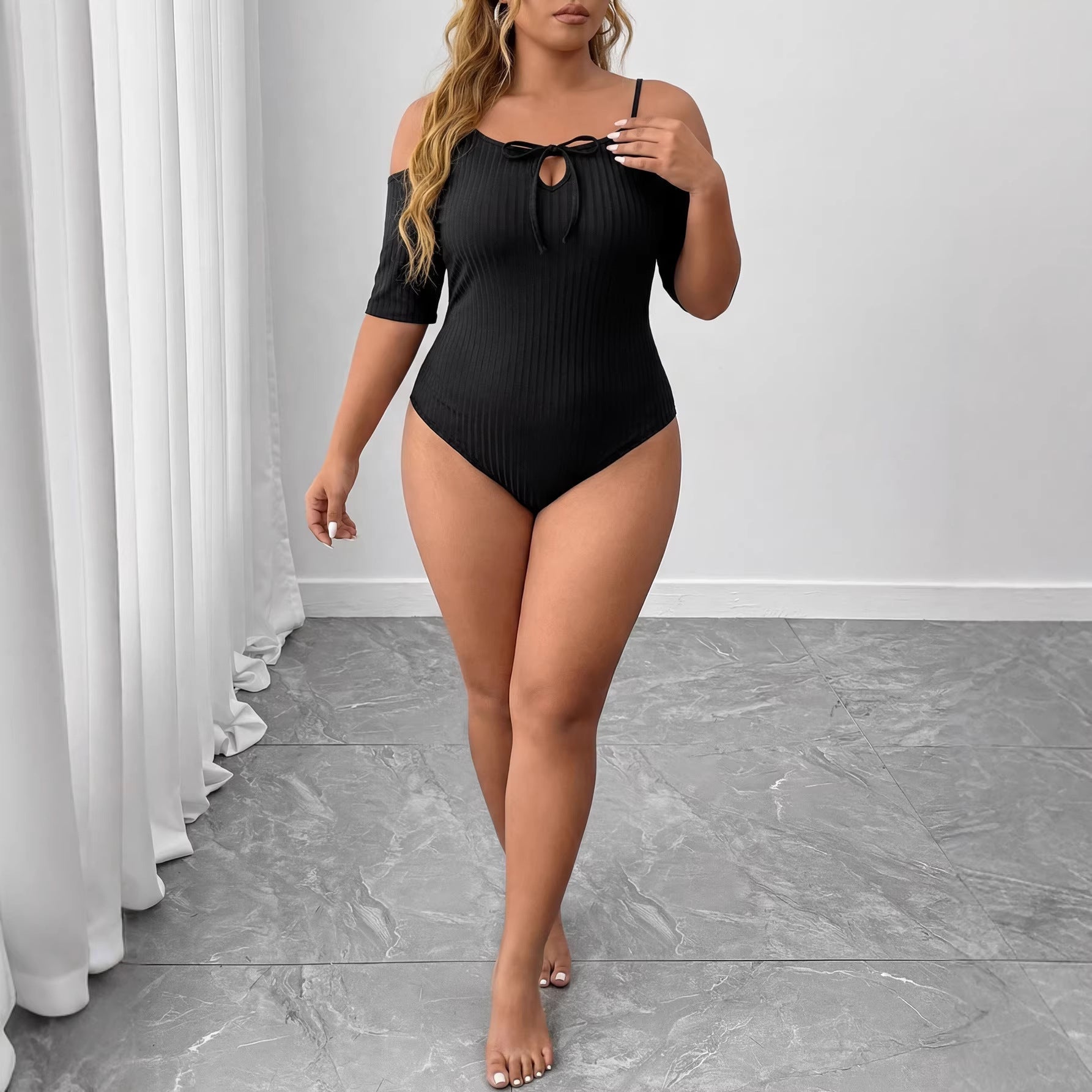 Damen Körperbetontes Oberteil mit Off-Shoulder Design R&B