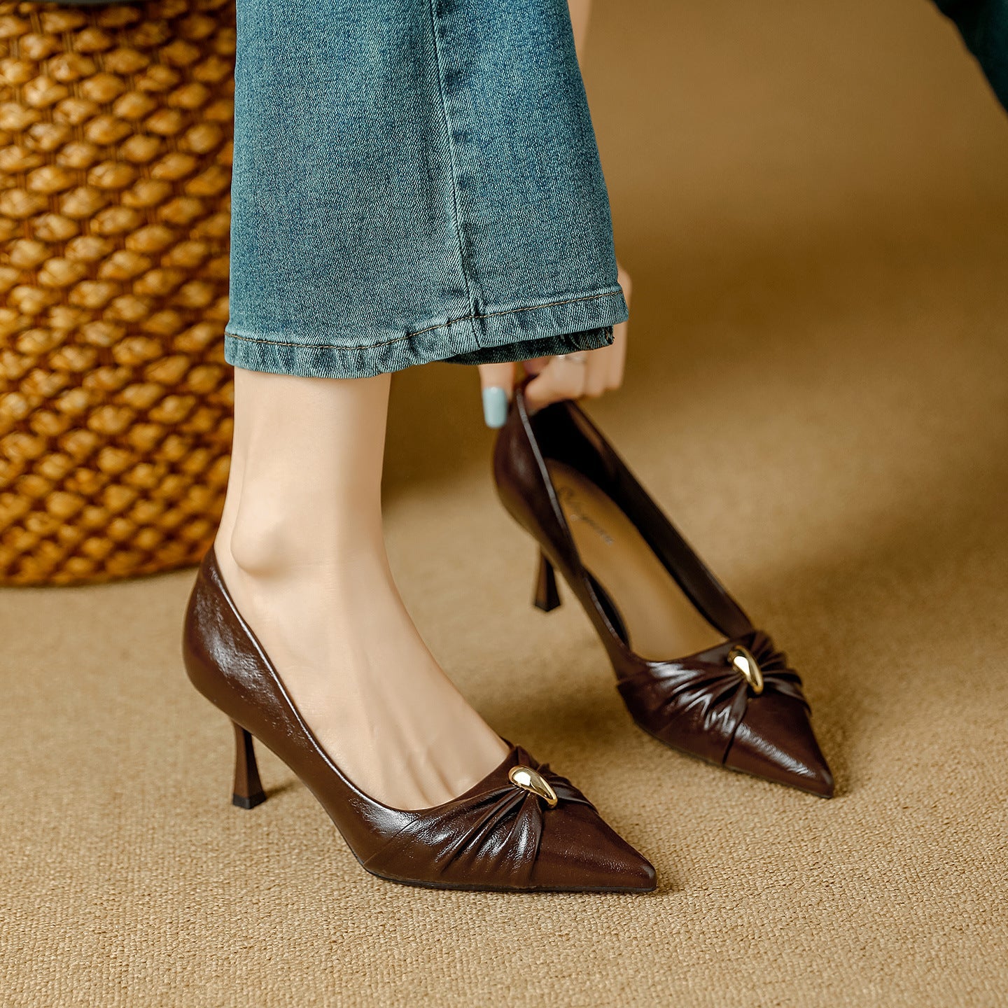 Damen elegante spitze Pumps mit raffinierter Schleifenapplikation