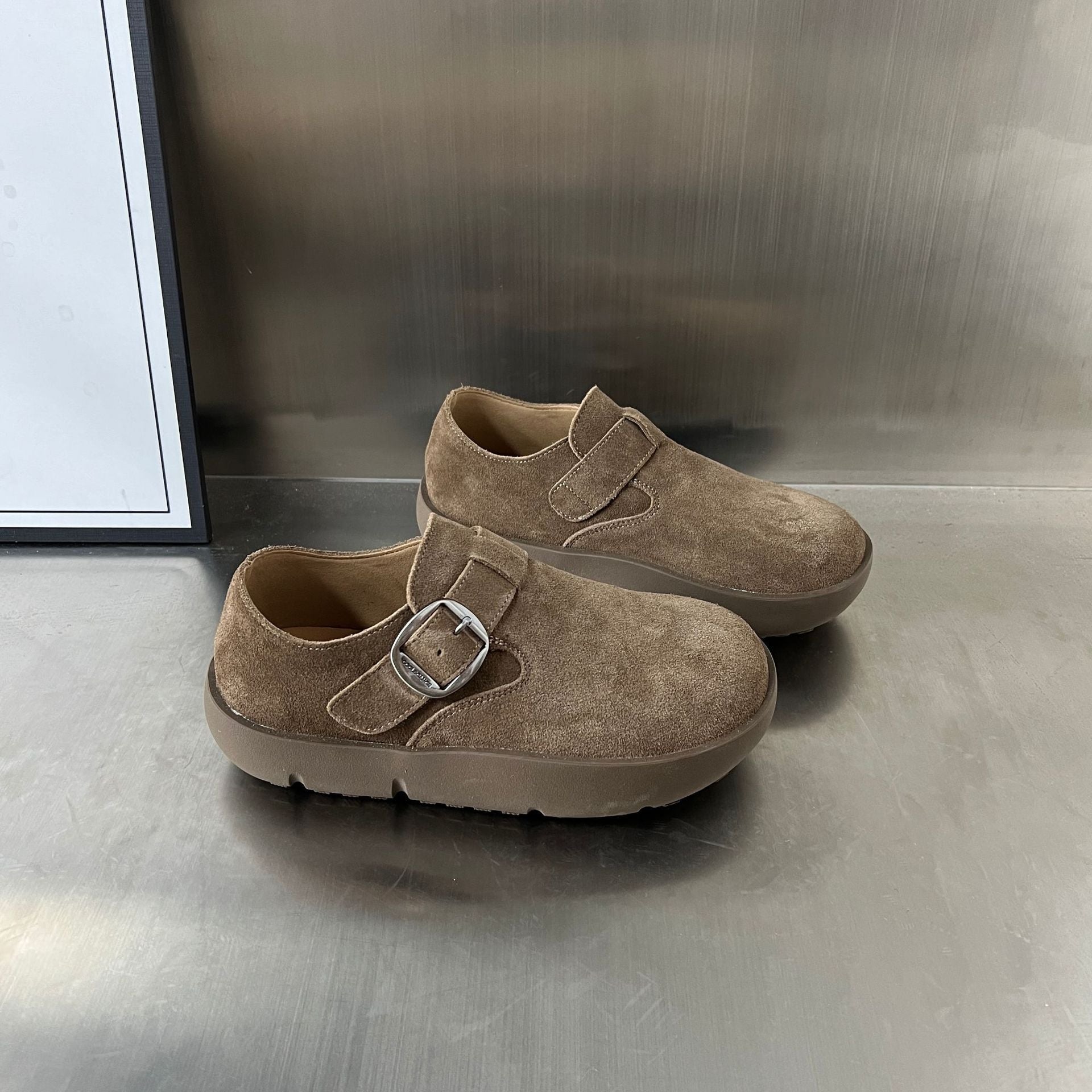 Damen Komfortable Wildleder-Clogs mit modischem Riemen und ergonomischem Fußbett R&B