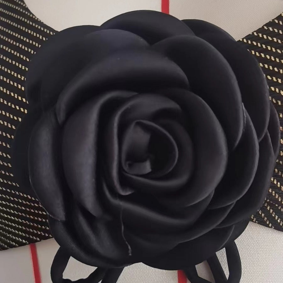 Damen Triangel-Bikini mit reizvoller Blumenapplikation und schimmerndem Design R&B
