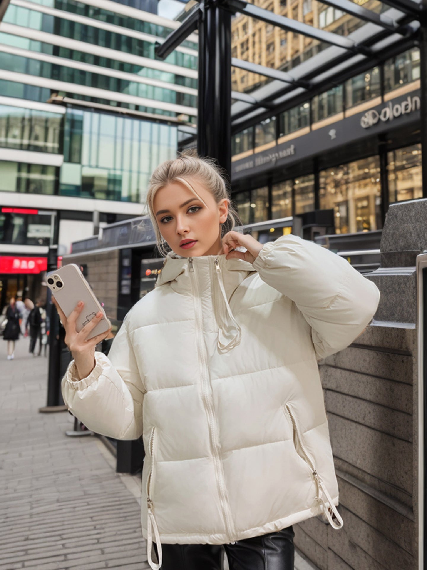 Damen Übergangsjacke mit voluminösen Steppnähten und praktischen Eingrifftaschen