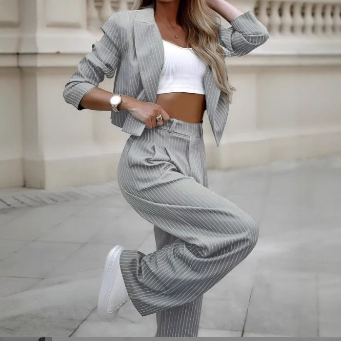 Damen stylisches Business-Outfit mit marginalem Streifenmuster R&B