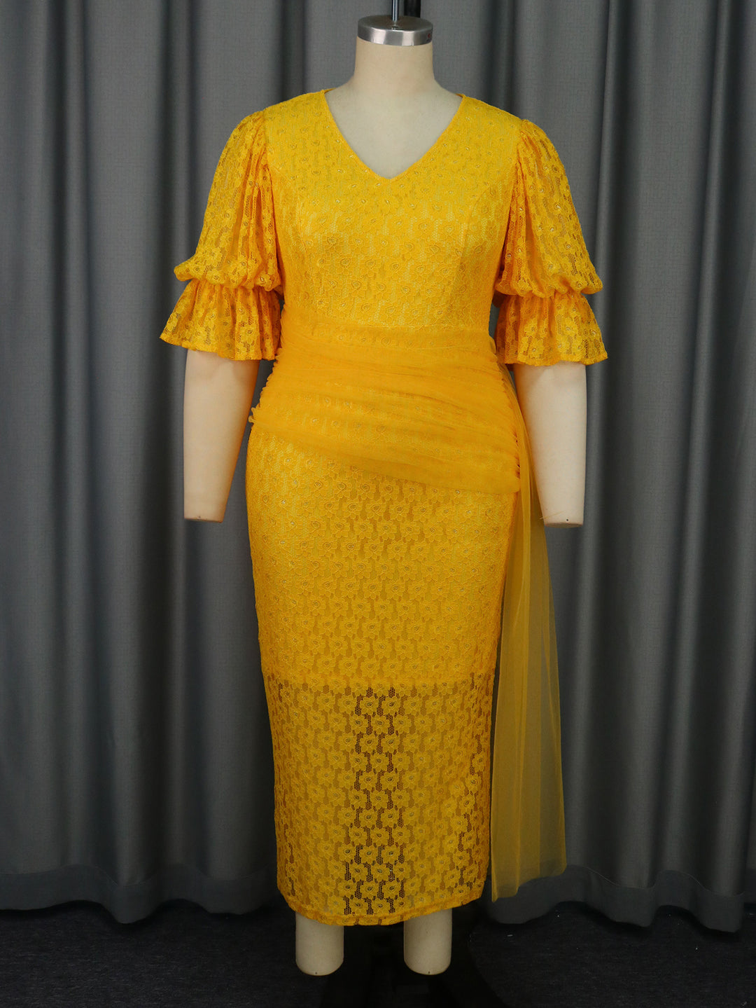 Damen elegantes Spitzenteil Kleid mit voluminösen Rüschensäumen R&B