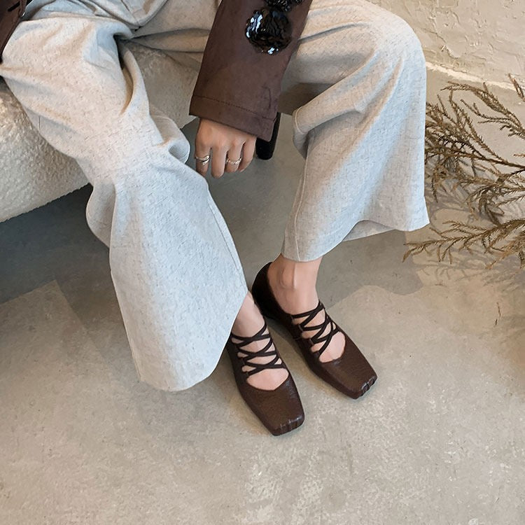 Damen Ballerinas mit einem innovativen Schnürdesign und komfortabler Einlegesohle