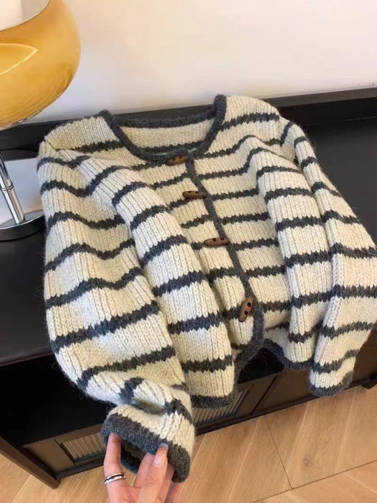 Damen Strickjacke im Boho-Stil mit Knopfleiste und breiten Ärmel R&B