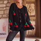 Damen Strickjacke mit verspieltem Kirschmotiv und einzigartiger Bindefront R&B