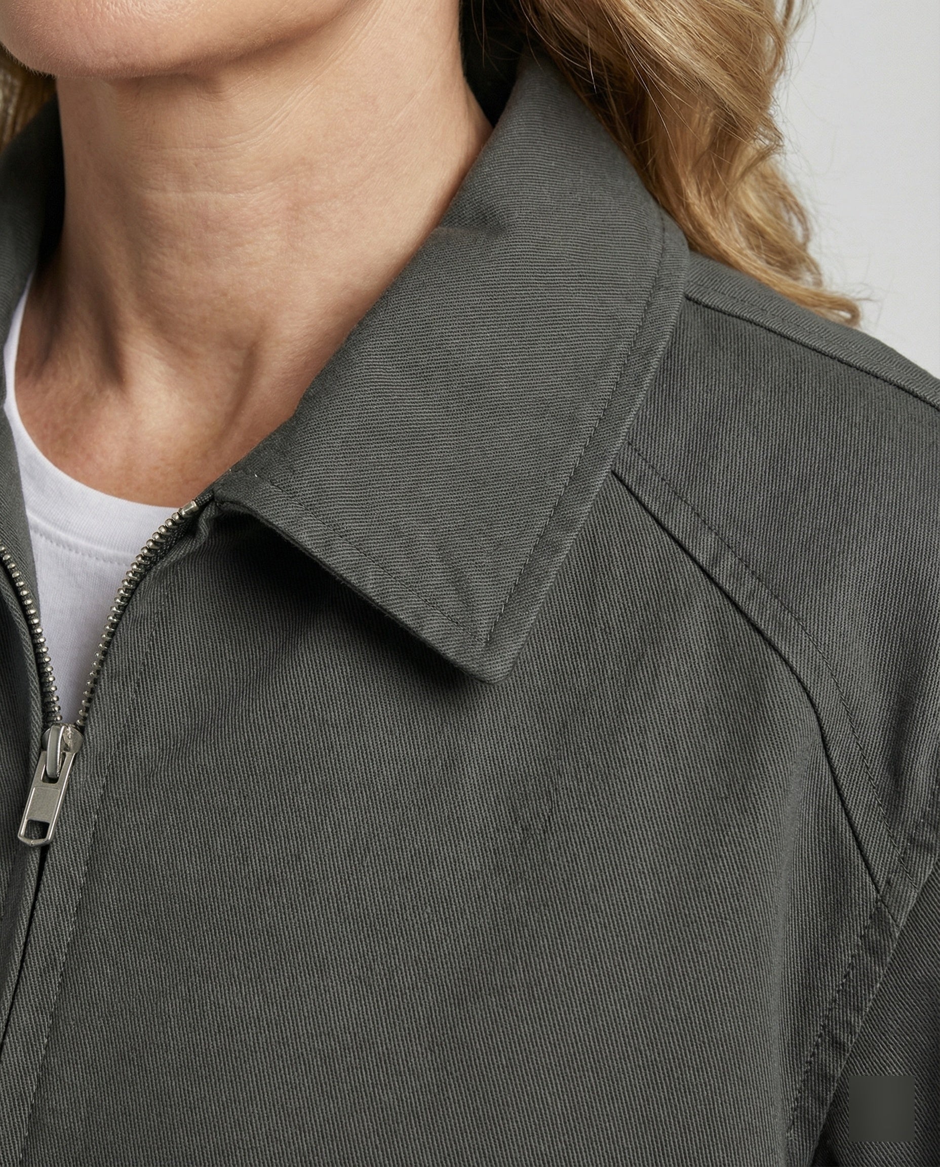 Locker geschnittene Cleanfit Anzugjacke für Damen und Herren im Herbst