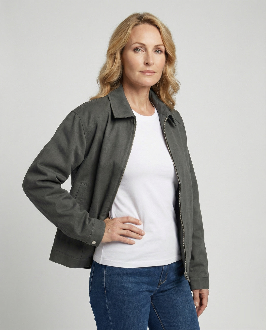 Locker geschnittene Cleanfit Anzugjacke für Damen und Herren im Herbst
