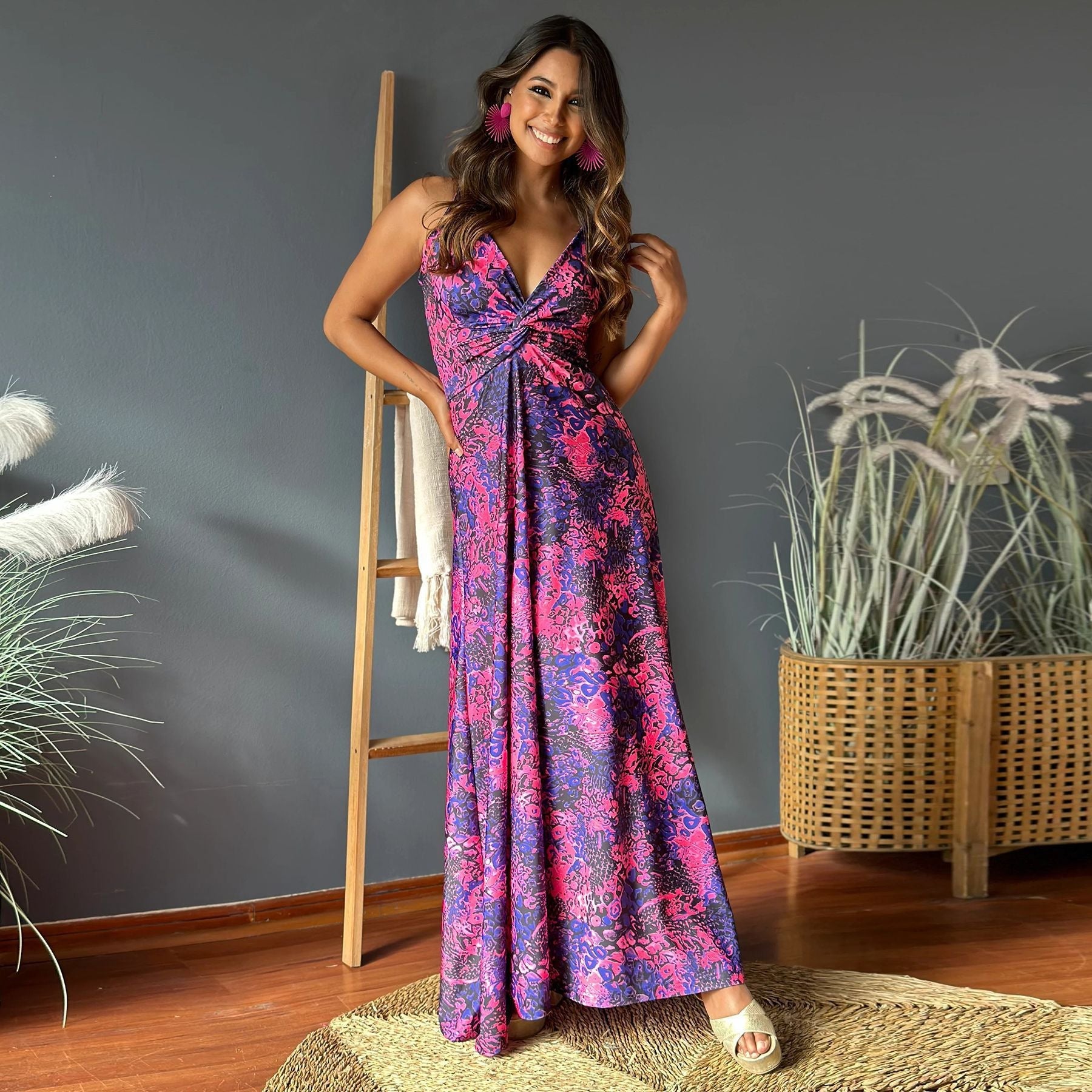 Damen Maxikleid mit tiefem V-Ausschnitt und kreativem Wickeldetail R&B