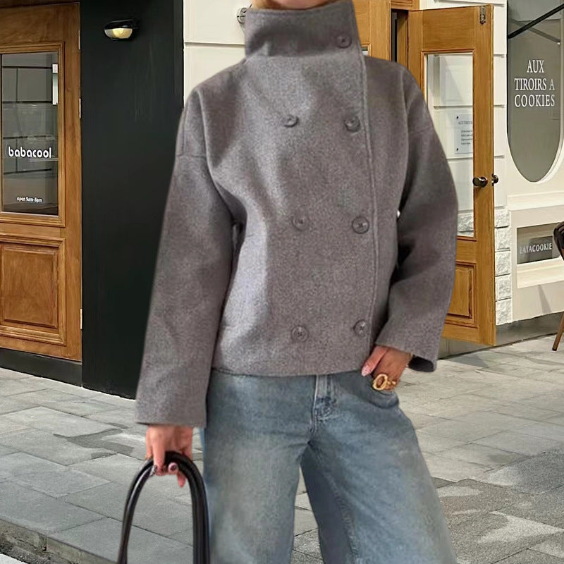 Damen Modische oversized Jacke mit hohem Kragen und dekorativen Knopfdetails R&B