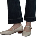 Damen spitz zulaufende Ballerinas mit elegantem Riemen und moderatem Blockabsatz