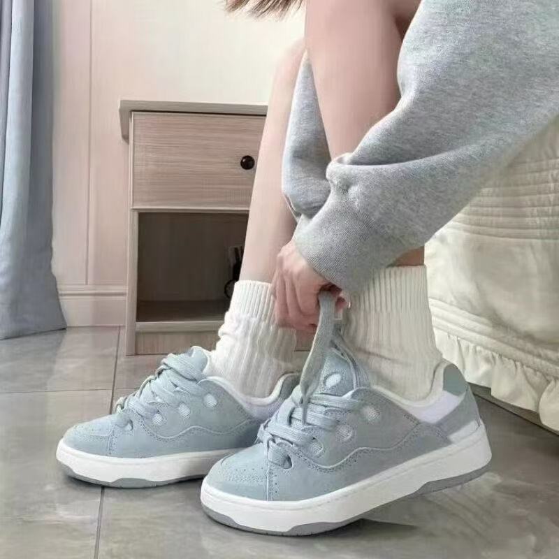 Damen Sneakers mit innovativer Schnürtechnologie und atmungsaktiver Obermaterialstruktur R&B