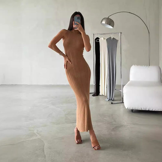 Damen Körperbetontes Strickkleid mit hohem Kragen und eleganten Rippdetails R&B