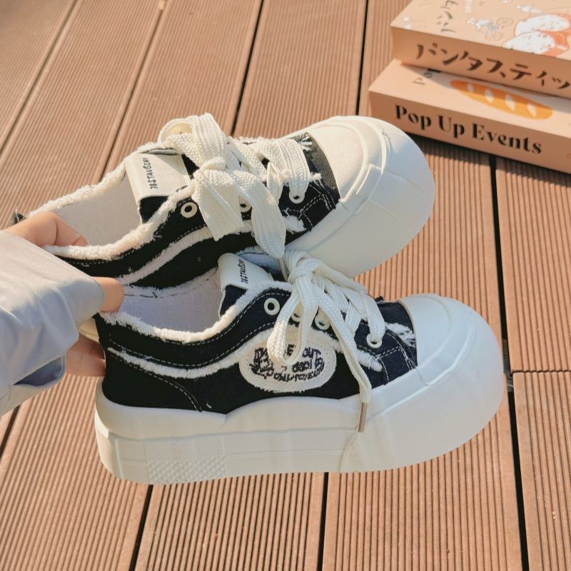 Damen Stilvolle Chunky Sneakers mit weißer Plattform und robustem Obermaterial
