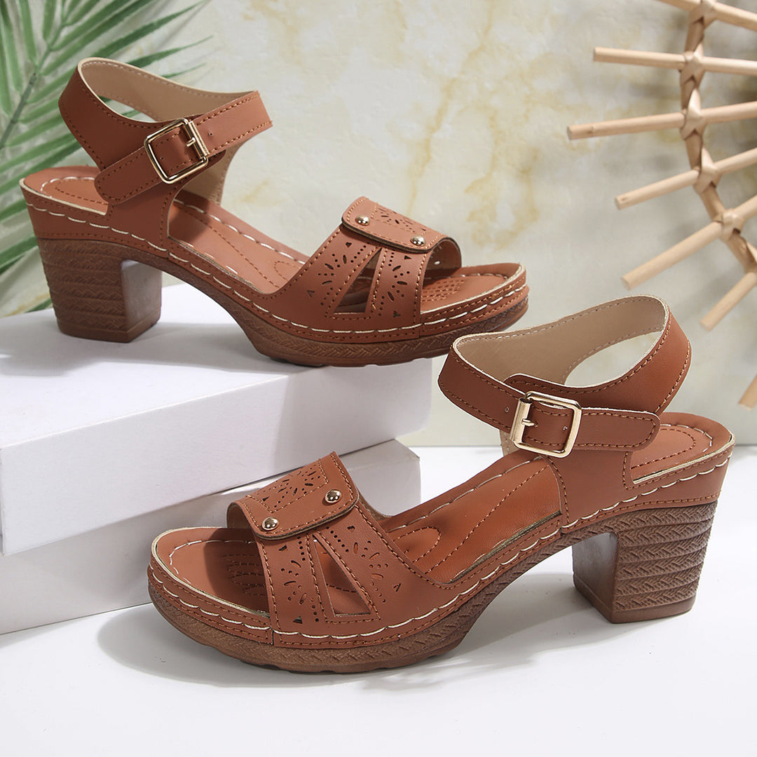 Damen elegante Sandalen mit verzierten Riemchen und Blockabsatz R&B