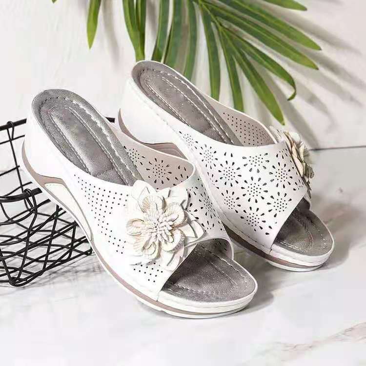 Damen Komfortable und elegante Riemensandalen mit floralem Design