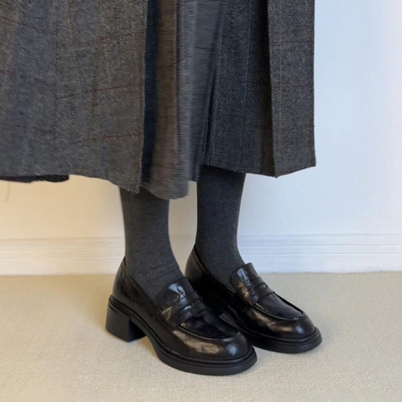 Damen Loafer mit modischem Blockabsatz und hochwertiger Lederoberfläche