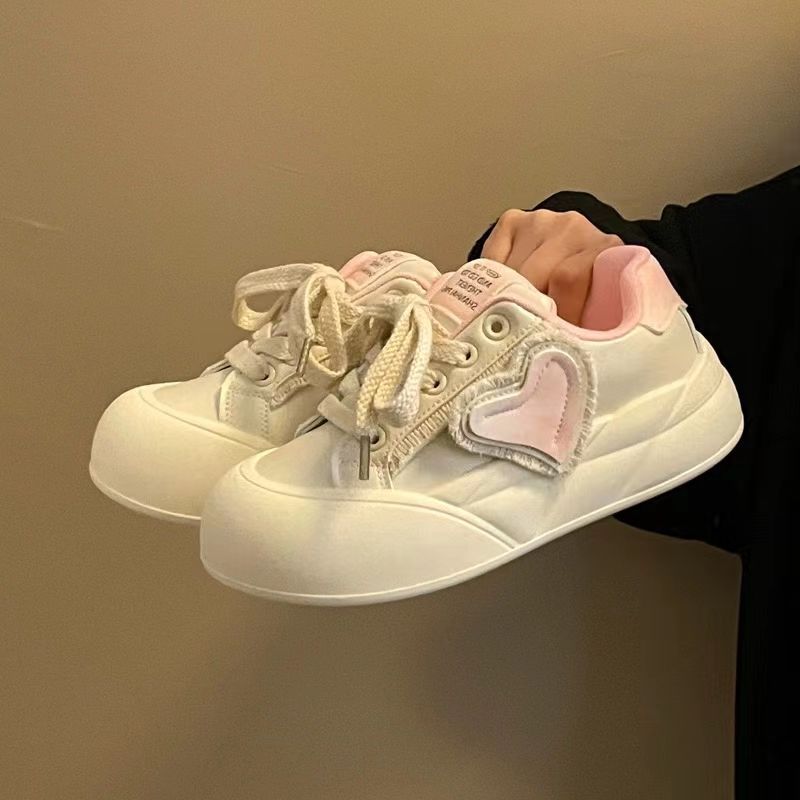 Damen Sneakers mit verspieltem Herz-Design und komfortablem Fußbett