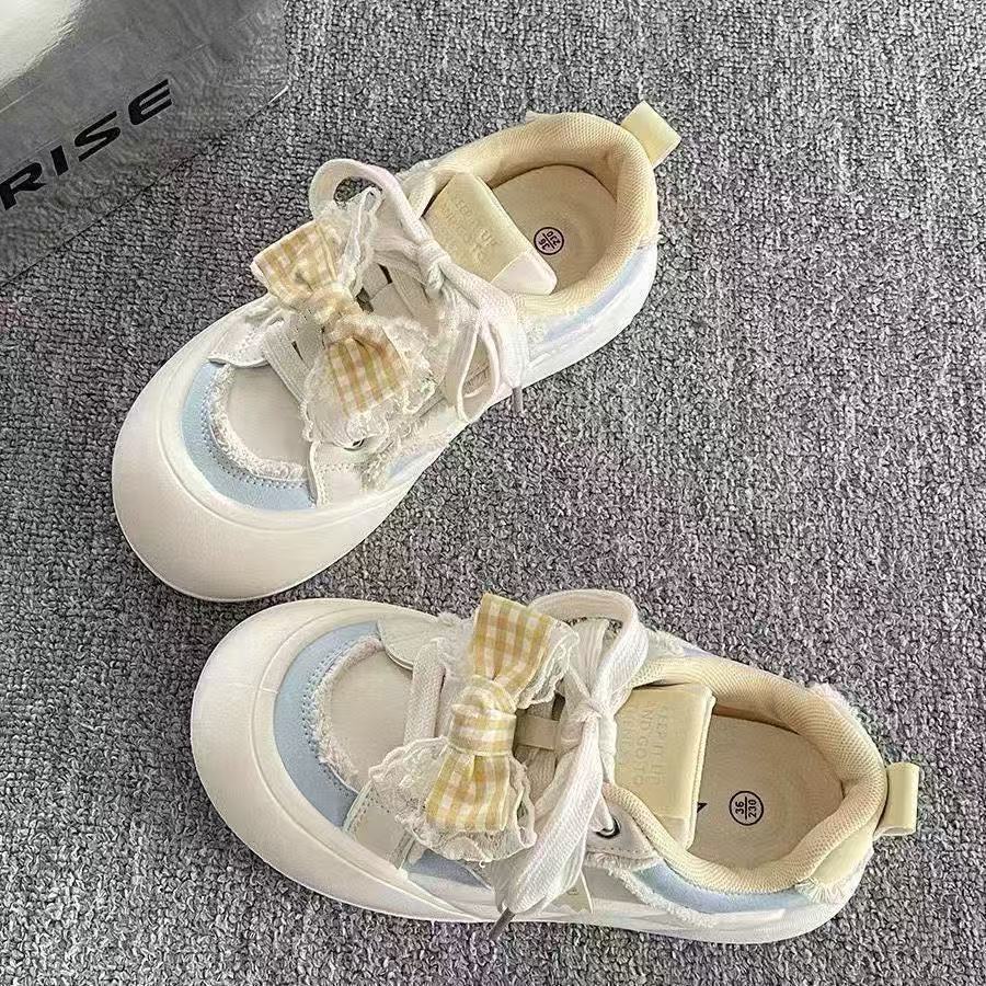 Damen verspielte Sneaker mit dekorativen Rüschen und komfortabler Dämpfung R&B