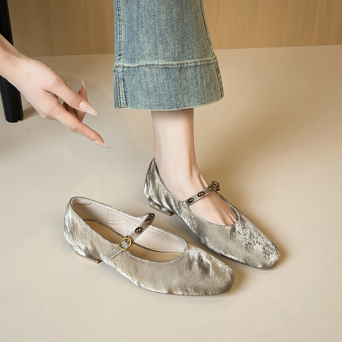 Damen Ballerinas mit edler Schnallenverzierung und luxuriösem Samtoberteil