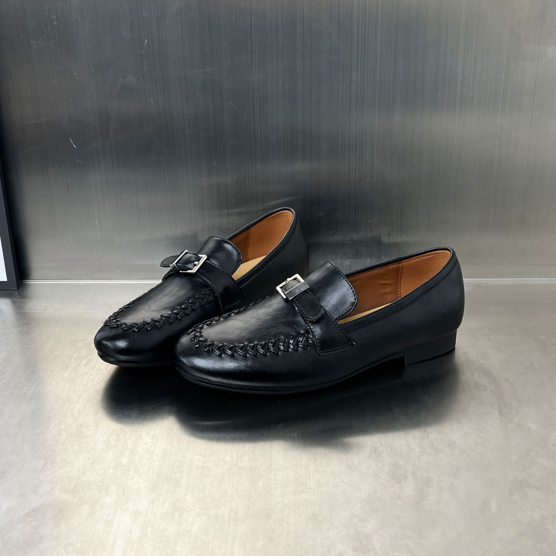 Damen Elegante Mokassins aus hochwertigem Leder mit stilvoller Schnallenverzierung R&B