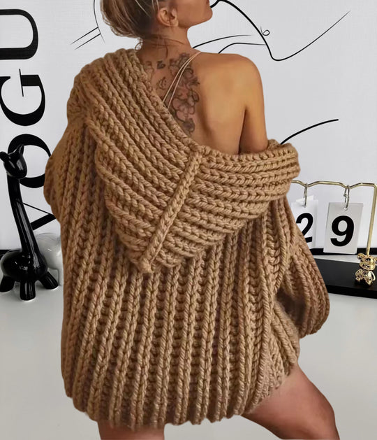 Damen Grobstrick-Hoodiejacke mit oversized Passform und tiefem Kragen R&B