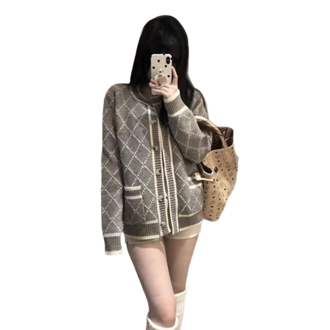 Damen modischer Strickcardigan mit eleganter Rautenmusterstruktur und goldenen Knöpfen R&B