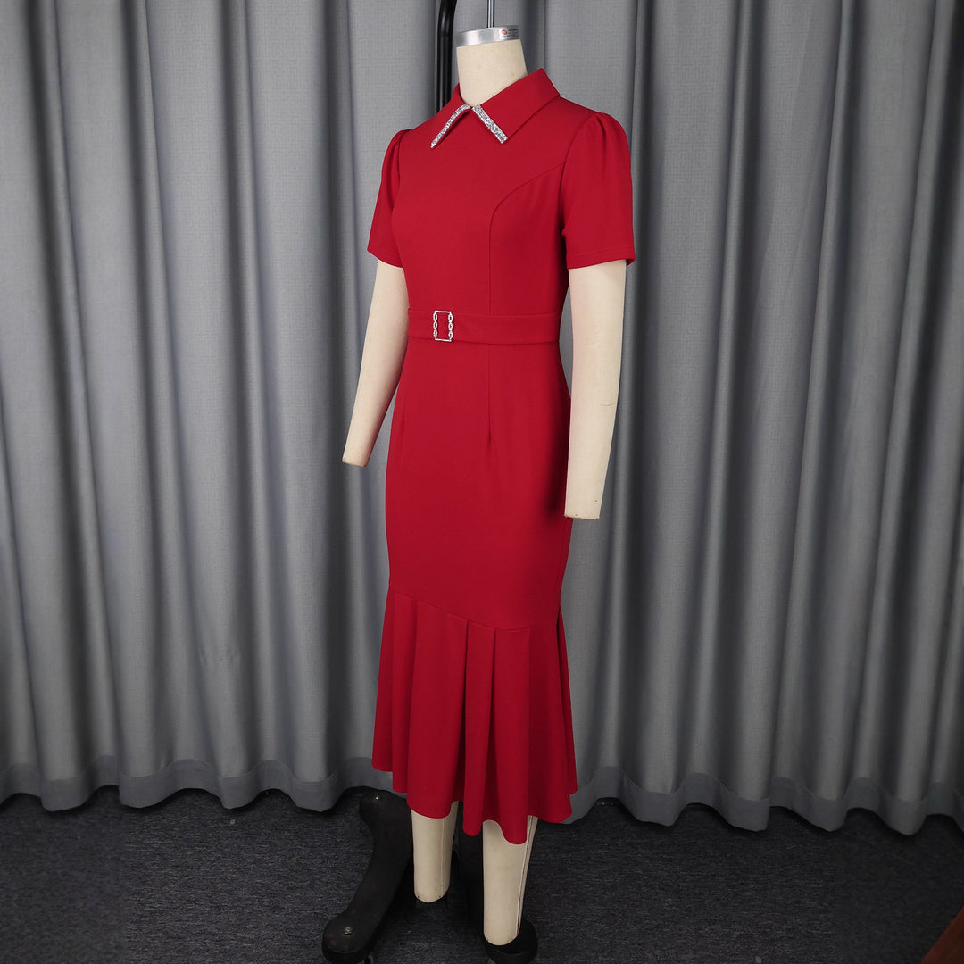 Damen Elegantes Kleid mit schwingendem Saum und glamourösen Akzenten R&B