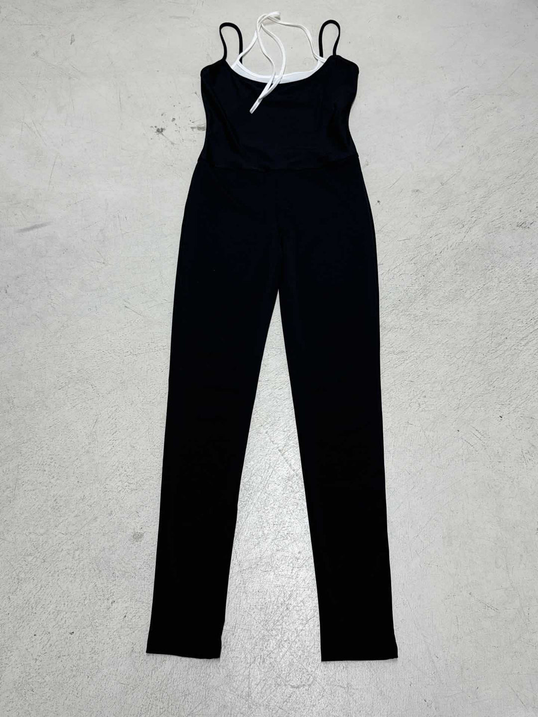 Damen schmal geschnittener Jumpsuit mit verstellbaren Spaghettiträgern und hohem Bund R&B