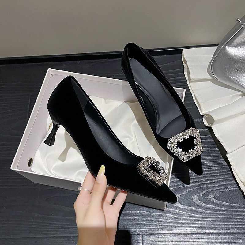 Damen elegante Pumps mit funkelndem Schmuckdetail R&B