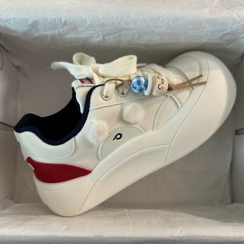 Damen Sneakers mit verspielten Details und einzigartigen Applikationen R&B