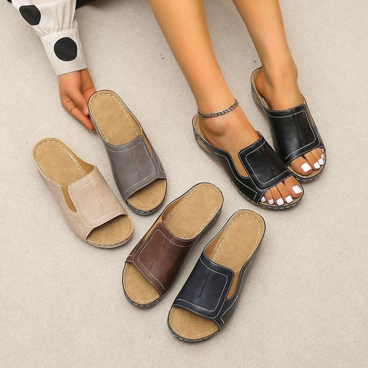 Damen lässige Leder-Sandalen mit verstellbarem Riemen und anatomischem Fußbett R&B