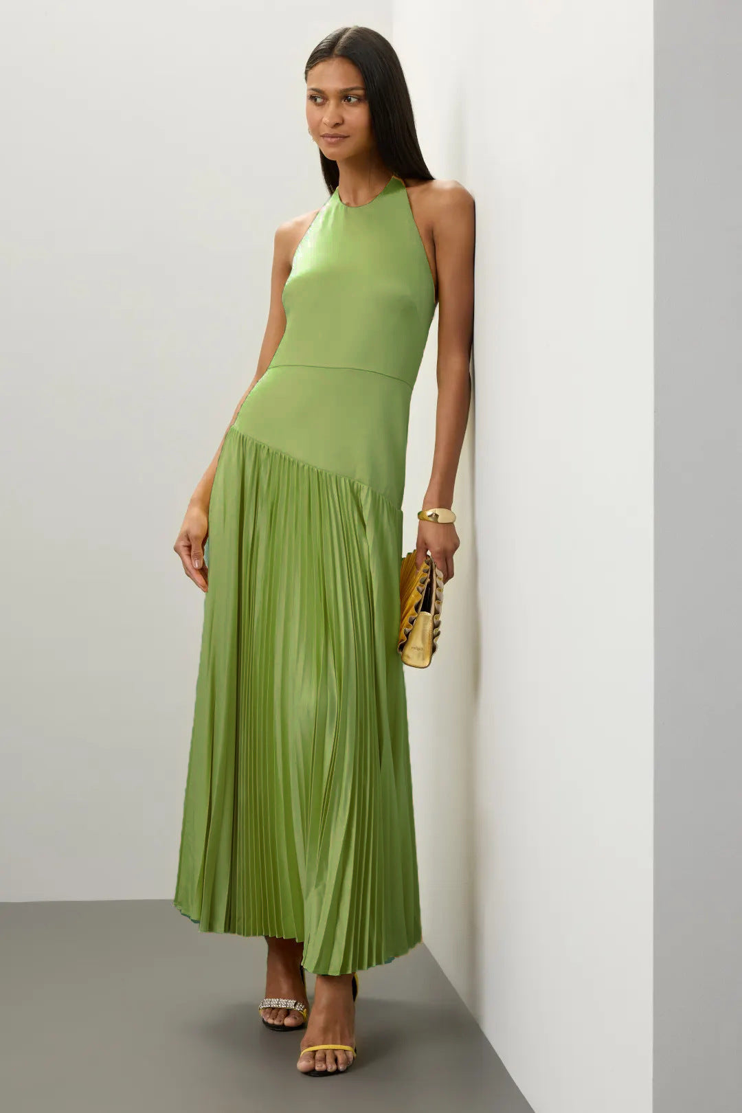 Damen Elegantes Maxi-Kleid mit fließendem Faltenrock und Halterneck-Design R&B