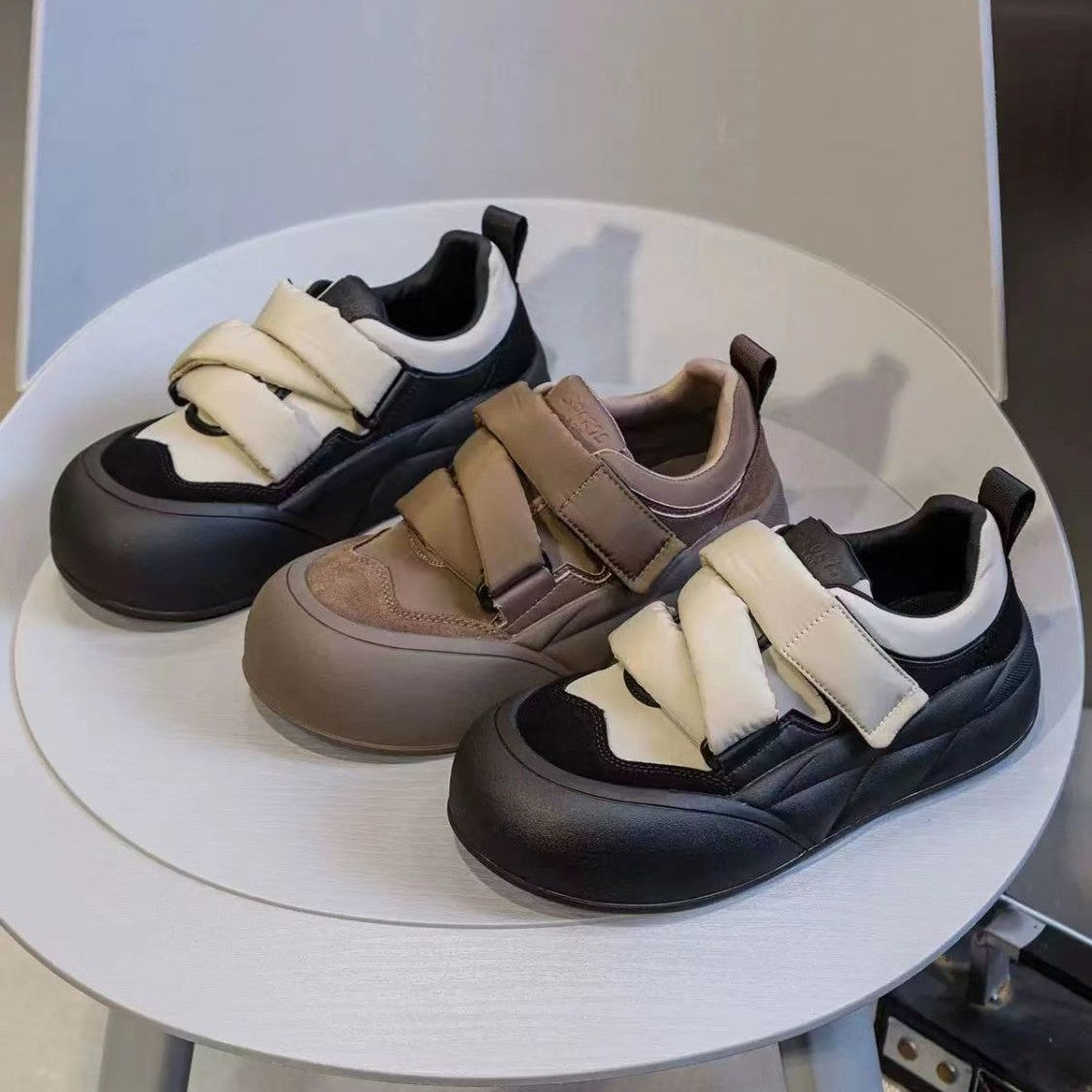 Damen Sneakers mit doppeltem Klettverschluss und modischem Design