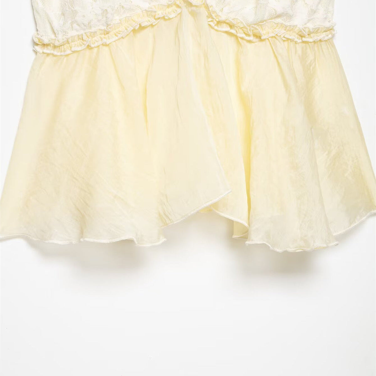 Damen Spitzen-Cami-Top mit zarter Rüsche und fließendem Schnitt R&B