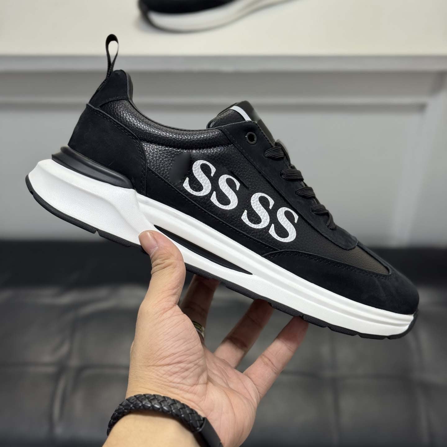 Damen Hochwertige Sport Sneakers mit atmungsaktiver Mesh-Oberfläche und robuster Dämpfungstechnologie R&B