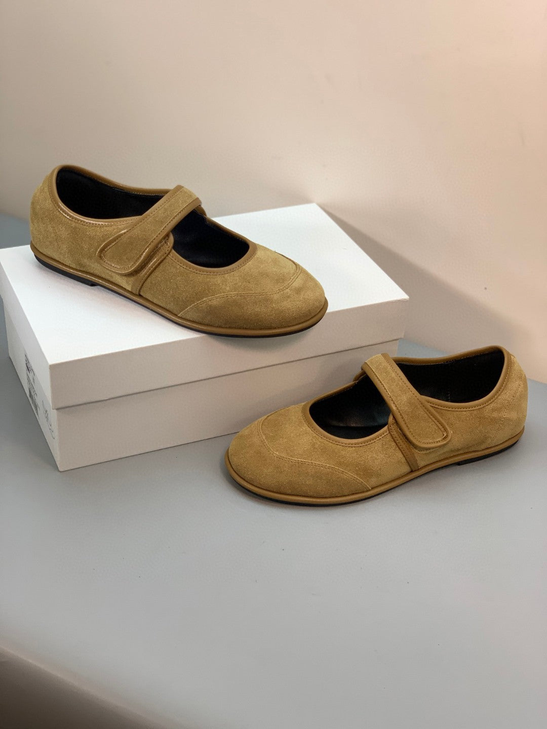 Damen Ballerinas mit verstellbarem Riemen und weichem Wildleder R&B