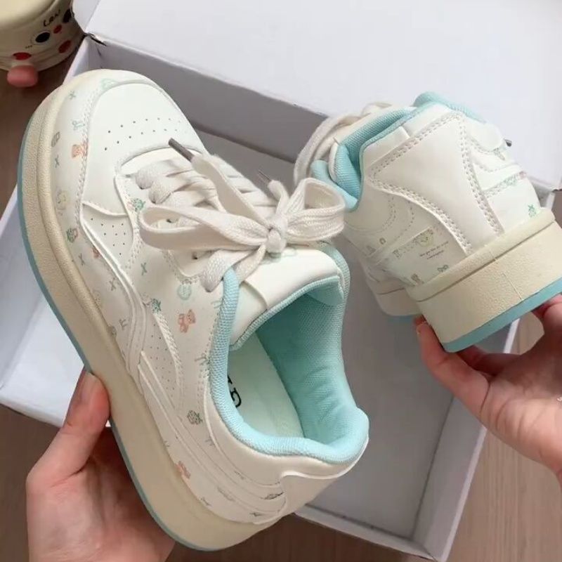 Damen Bequeme Freizeitsneaker mit floralem Design